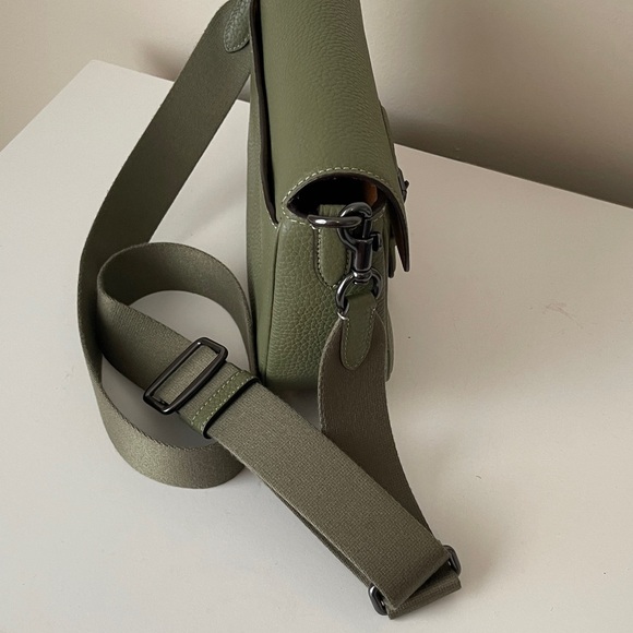 NWOT..Coach Olive Pebbled Leather Flap Crossbody with Wide Strap - Picture 5 of 9